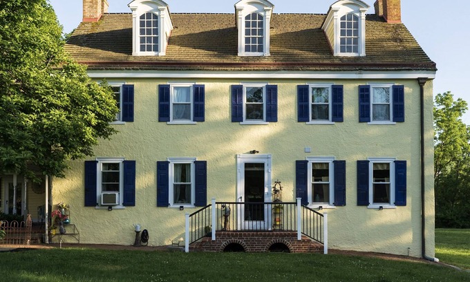 Mainland Other | Tranquil Lakeside Farmhouse Suite with Pool & Strong WIFI