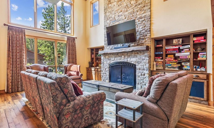 Trafalgar House | Pet-Friendly Fox Chalet: Hot Tub & Great Location