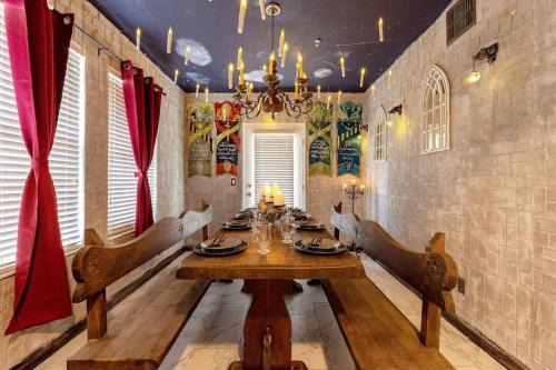 Lakeside Estates House | Experience Hogwarts: Pet-Friendly Haven with Free Parking