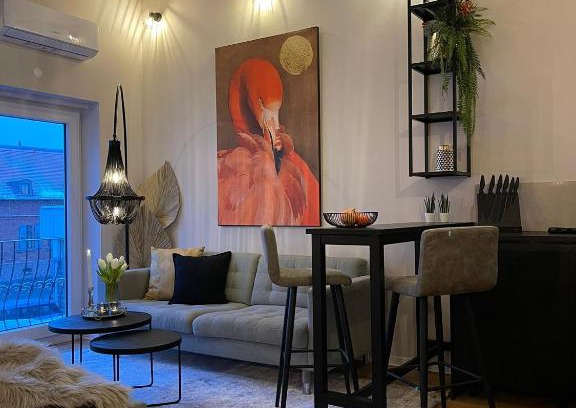 Bierstadt Apartment | Experience Smilla: Boutique Apartments with Kitchen & Netflix
