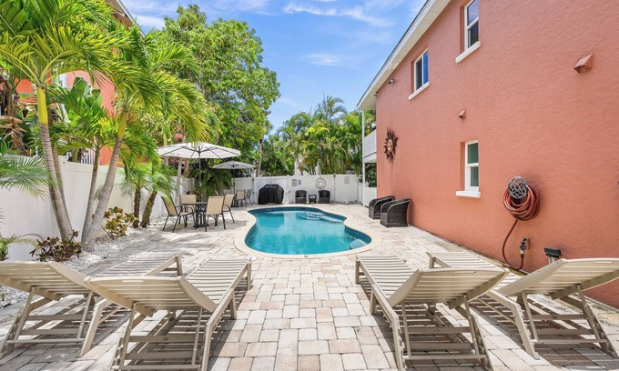 Siesta Key Village House | Discover a Pet-Friendly Oasis Near Siesta Key Beach