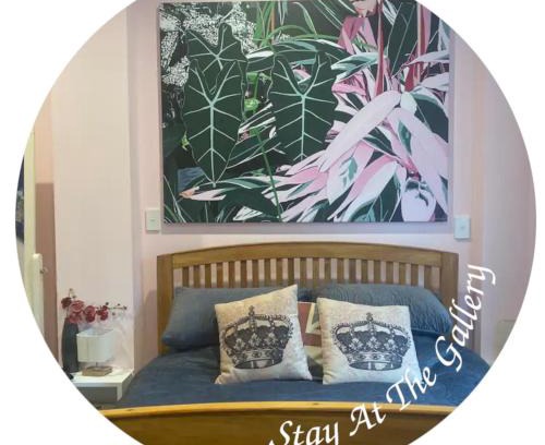 Mapua Bed & Breakfast | Art Gallery Retreat: Family-Friendly & Pet Welcoming Stay