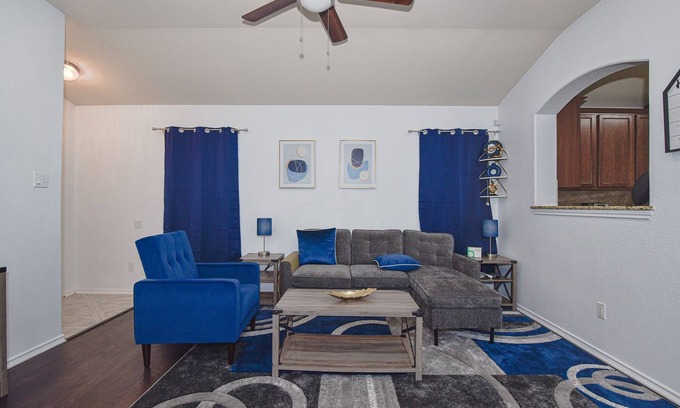 Killeen House | Experience the Lions Gate: Top-Rated & Family-Friendly Stay