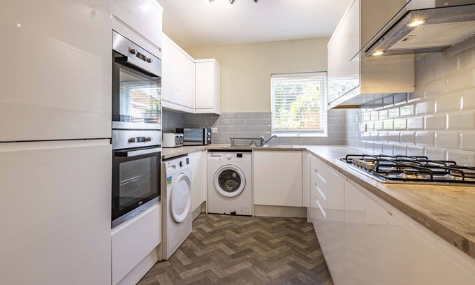 Alvaston House | Discover Comfort at Baker Street Derby - Ideal for Solo Travelers