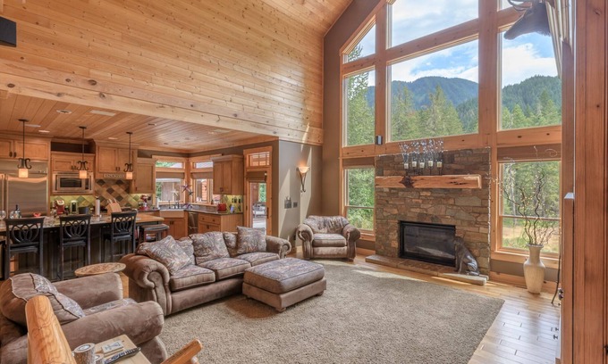 Rhododendron Cabin | Book Big Buck: Stay 2 Nights, Enjoy Pool & Spa Access