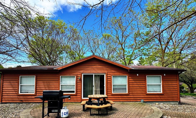 Put-in-Bay House | Relax by the Pool in Island Club Home - Ideal for Families
