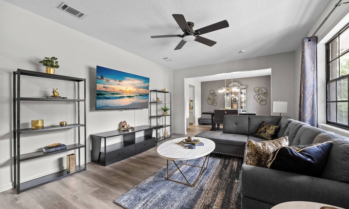 Gainesville House | Stay Classy in a Spacious Home w/an Elegant Touch