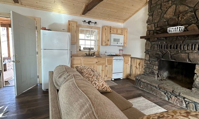Bruno Cabin | Unwind in the Ozarks: Perfect Getaway for 6 with Pool