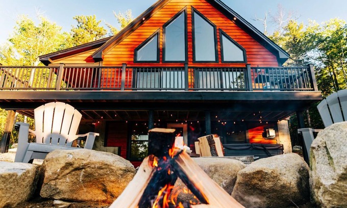 Bryant Pond Ski Chalet | Stay Cool with Pool Access & Family-Friendly Amenities