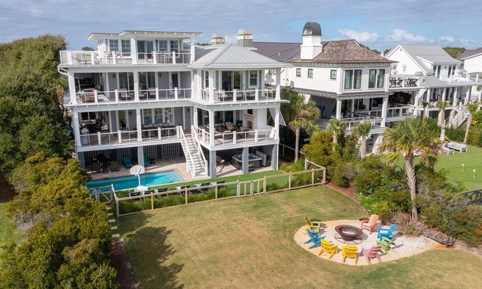Isle of Palms House | Endless Summer Retreat: Private Pool & Hot Tub Oasis