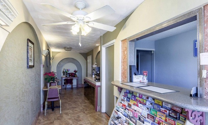 Terrell Heights Hotel | Value Stay at Express Inn Near Ft. Sam Houston with Breakfast