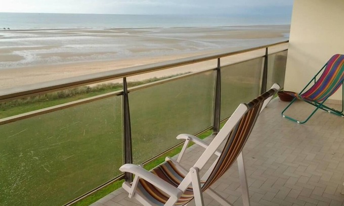 Varaville Apartment | Unwind by the Water: Ideal Retreat for Up to 6 Guests