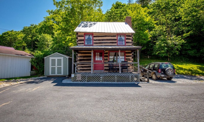 Bland Cabin | Experience a Historic Log Cabin with Breakfast & Kitchen