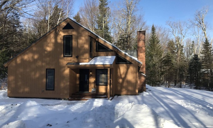 Killington House | Cozy Home Near Attractions with Hot Tub & Pet Friendly
