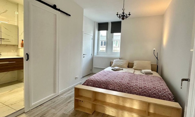South Antwerp Condo | Experience the Photographers' Gallery with Spa & Hot Tub