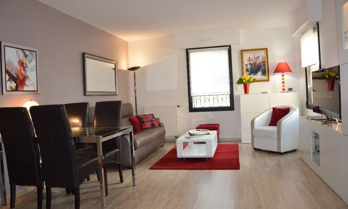 Notre-Dame Apartment | Explore Comfort in the Heart of Versailles