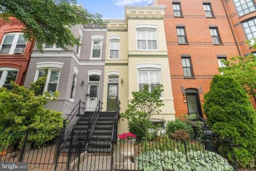 Logan Circle Apartment | Discover Logan Circle: Perfectly Walkable & Family-Friendly