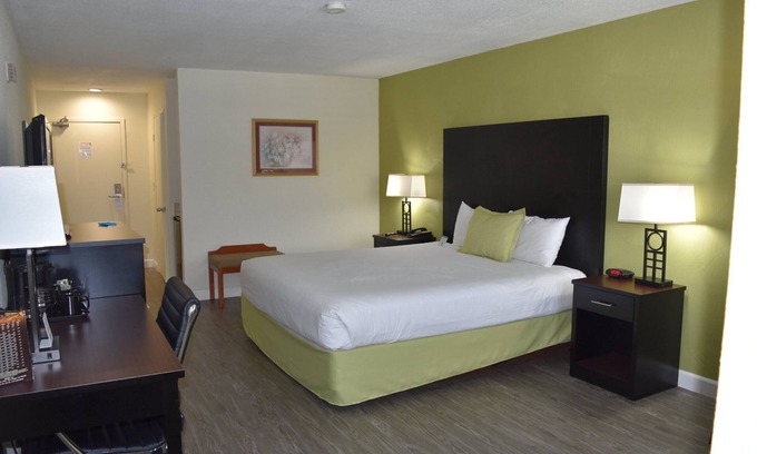 Old Town Hotel | Experience Old Town San Diego with Free Breakfast & Parking