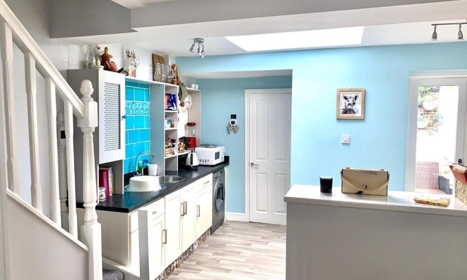 York Cabin | Experience York at The Hampden - Pet & Child Friendly Stay