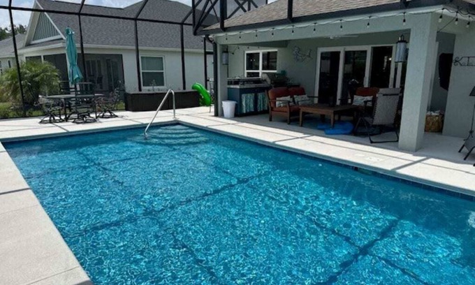 Leesburg House | Experience The Villages: Pool House with Golf Cart Access