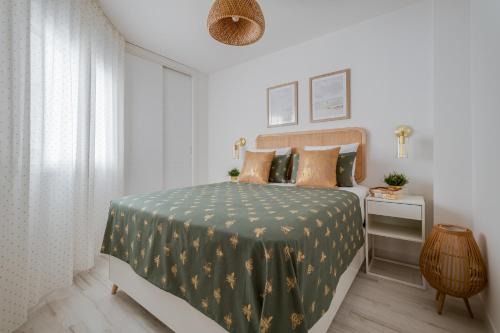 Torrevieja Apartment | Discover Torrevieja: City Retreat with Ocean View