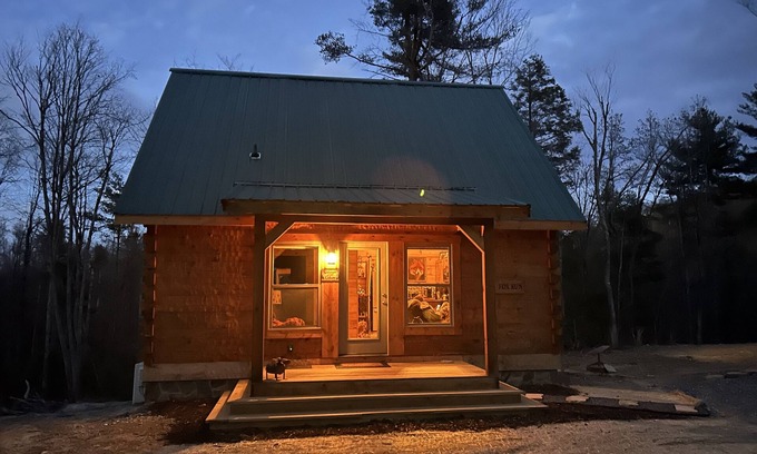 Zirconia Cabin | Experience a Cozy Log Cabin Retreat in Western NC Mountains