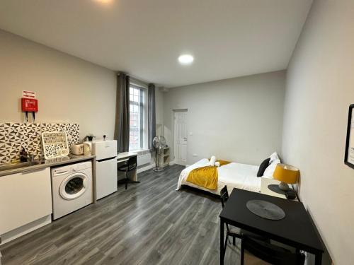 Birmingham City Centre Apartment | Eco-Friendly Stay Inns with Breakfast & Hot Tub Awaits You