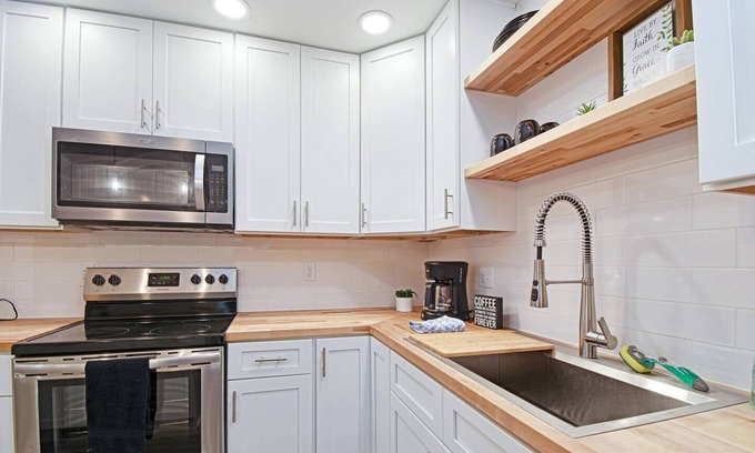Champaign House | Guest Rated 10/10: Stay Local STR with Kitchen & Family Amenities