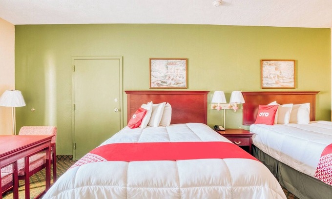 Grenada Hotel | Stay Near Grenada Eats: Pet-Friendly Room w/Fridge + Free Parking