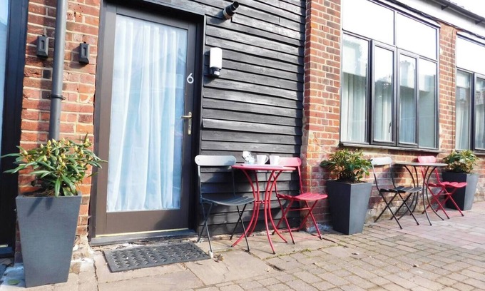 Norwich Apartment | Pet-Friendly Stay at Norwich Apartments Lodge 6