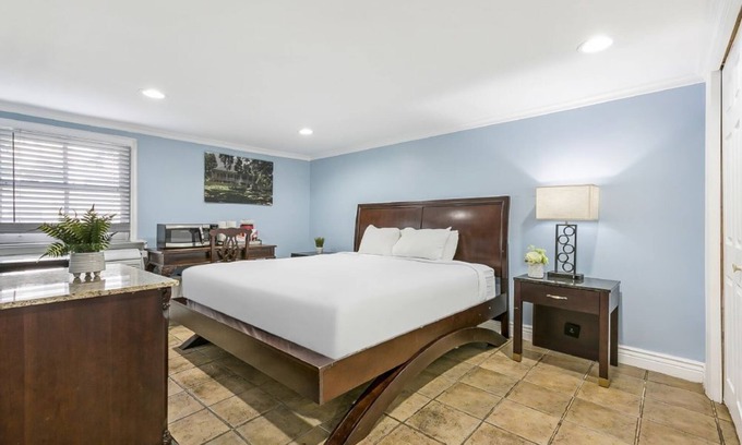 Mid-City Hotel | Convenient Studio Perfect for Business Travelers