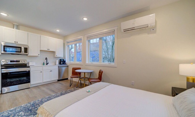 Nelson Hotel | Experience Comfort at Stay on Clay - Suite #5 with Pool