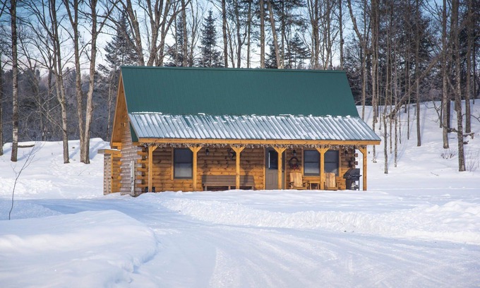 East Burke Cabin | Discover Kingdom Trails in a 3-Bedroom Pet-Friendly Cabin!