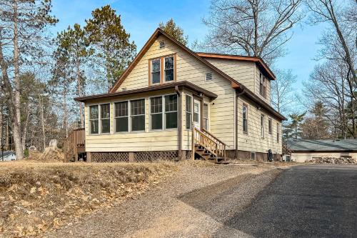 Minocqua House | Island Retreat: Experience A Step Above in Family Comfort