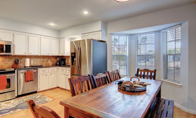 Corpus Christi House | Experience Waterfront Bliss with Pool Access and Ocean Views