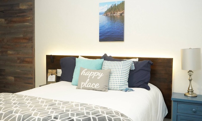 Coeur d'Alene Hotel | Explore Downtown Coeur d'Alene with Breakfast Included