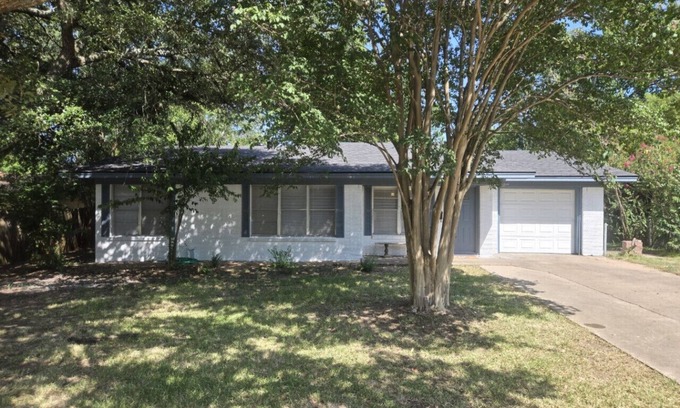 College Hills Estates House | Stay & Play Near Texas A&M – Game Room