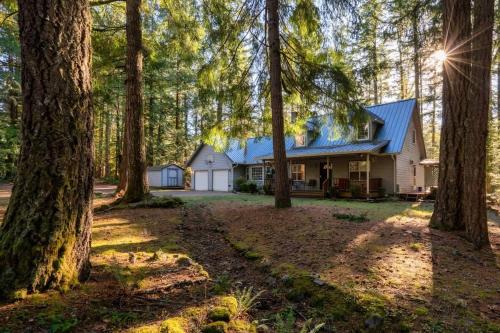Zigzag House | Stay Portland - Relaxing River Retreat