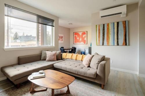 Belmont Apartment | Mid-Century Cabin in Portland: Family-Friendly Retreat