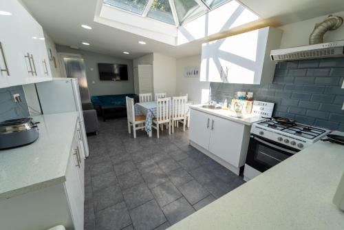 Selly Oak Apartment | Discover STAY SA Studios near UOB, Just 10 Minutes to City!