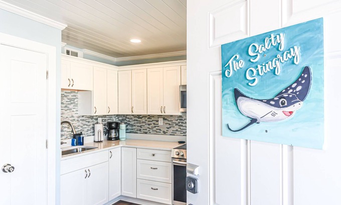 Gulf Shores Condo | Pet-Friendly Escape at Salty Stingray with Ocean Views