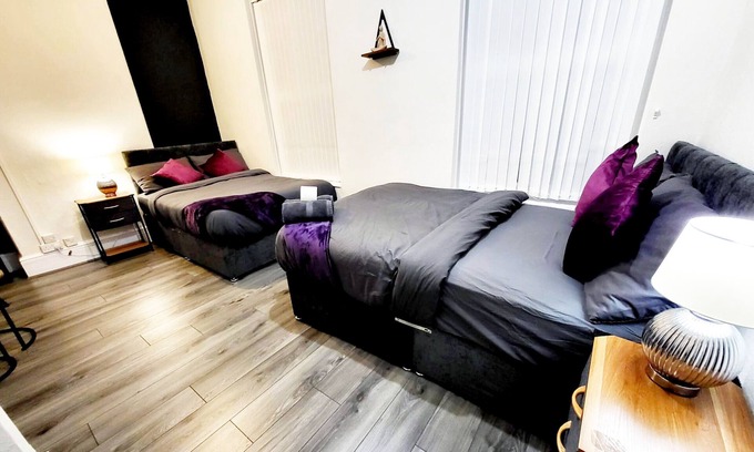 Hull Hotel | Relax at Stay Sleep Rest - Grove Haven with Family-Friendly Amenities