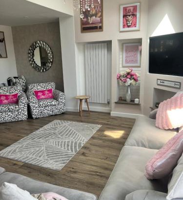 Solihull Apartment | Stay Solihull Large spacious home in Solihull close to NEC HS2 Bham Airport