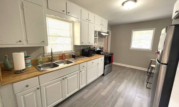 New Castle House | Experience The Springhill: Remodeled Retreat Near Downtown