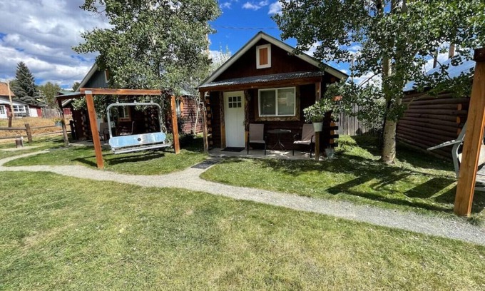 Twin Lakes Cabin | Discover Twin Lakes Cabin 3 – Pet Friendly & Lake View