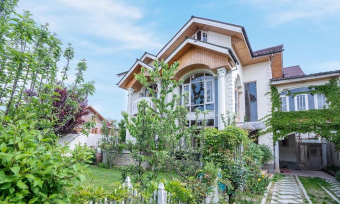 Srinagar Villa | Discover Comfort at Stay Vista at Ivy Manor - Family Friendly
