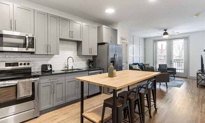 East Walnut HIlls Apartment | Modern Apartment Steps from Shops & Entertainment