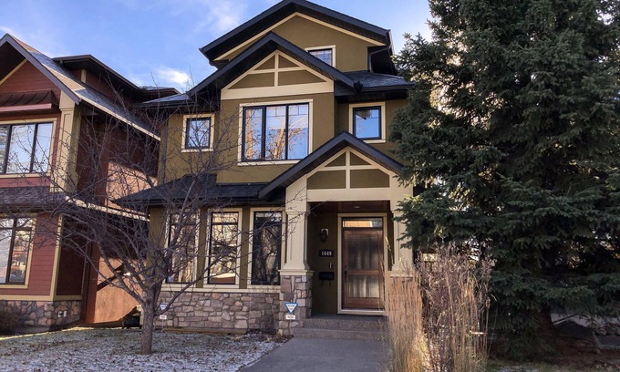 Kensington House | Experience Comfort at Executive House in NW Calgary