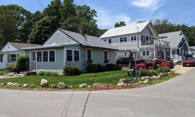 York Beach Cottage | Unforgettable Getaway at Memories Cottage, York Beach!