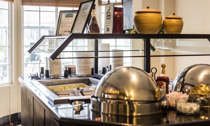 Montopolis Hotel | Unwind at Staybridge Suites Austin Airport with Pool & Spa
